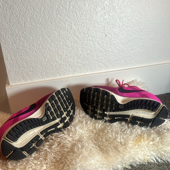 Magenta Ombré Women's Nike Workout Sneaker, worn twice! Size 6! - Picture 7 of 7
